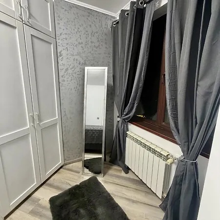 Flora Cozy شقة بوروفتس